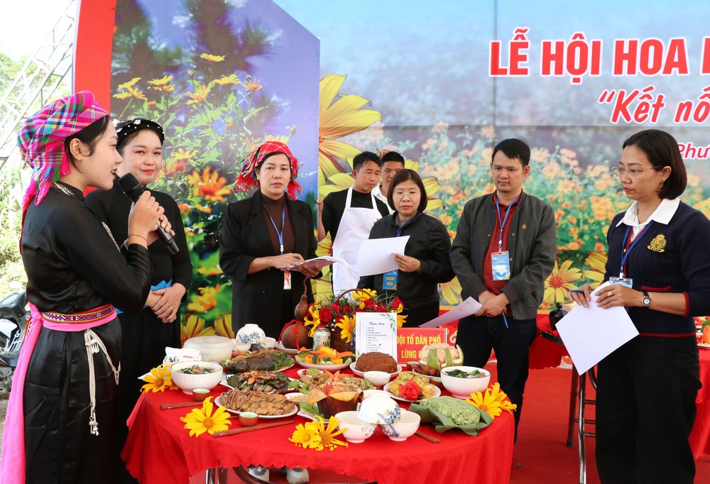 Lễ hội hoa Dã quỳ lần thứ nhất với chủ đề “Kết nối sắc vàng - Lan tỏa yêu thương” - Ảnh 6. Lễ hội hoa Dã quỳ lần thứ nhất với chủ đề “Kết nối sắc vàng - Lan tỏa yêu thương” - Ảnh 6.