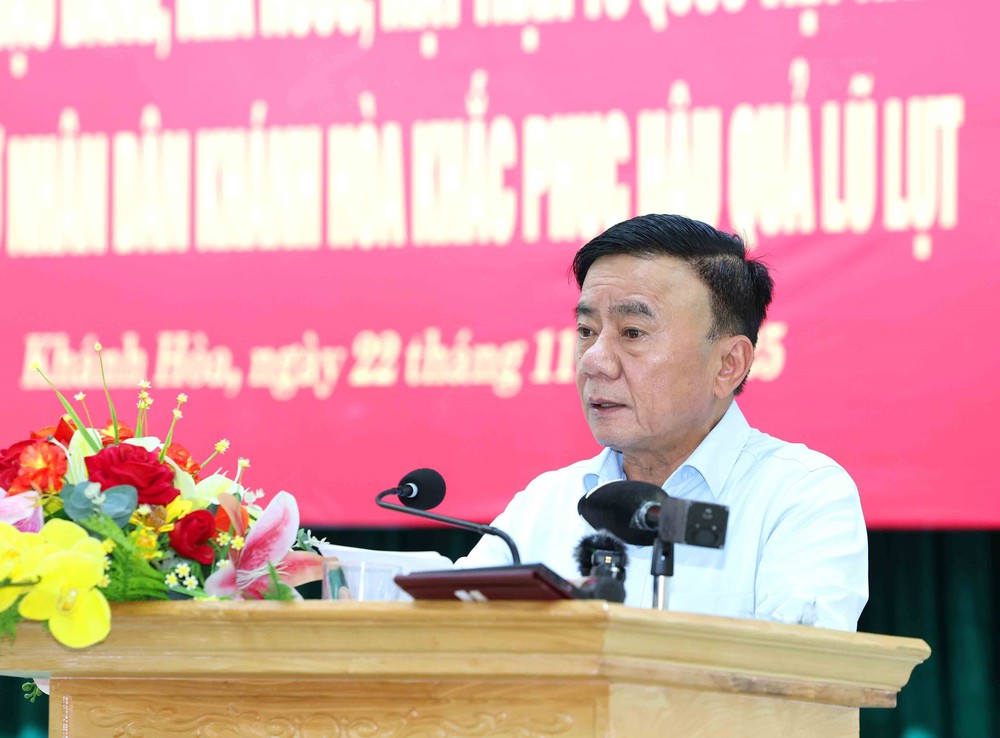 Thường trực Ban Bí thư thăm nhân dân vùng lũ tỉnh Khánh Hoà - Ảnh 2.