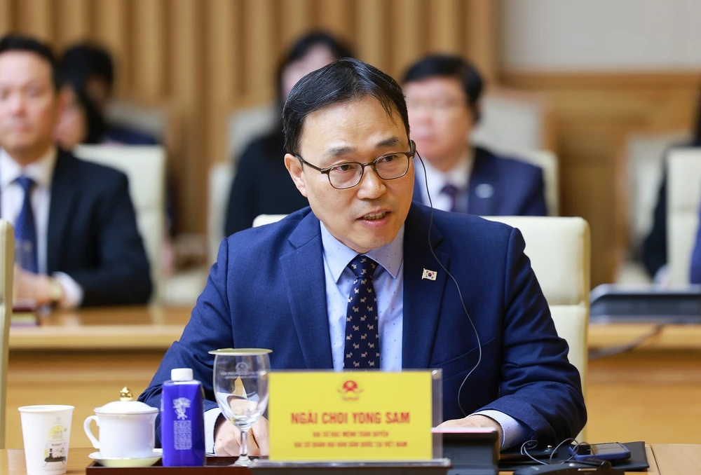 Cộng đồng quốc tế hỗ trợ Việt Nam khắc phục hậu quả thiên tai - Ảnh 1.