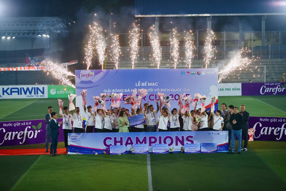 Quả bóng vàng Việt Nam giúp đội nhà vô địch giải bóng đá nữ 7 người Quốc gia 2025 - Ảnh 1.