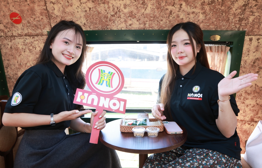 Dàn thí sinh Tiếng hát Hà Nội 2025 trải nghiệm văn hoá trên chuyến tàu di sản - Ảnh 4.