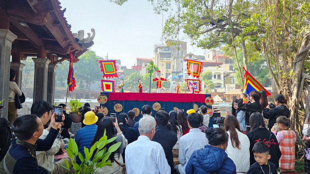 Văn Miếu – Quốc Tử Giám mở cửa miễn phí vé tham quan cho tất cả du khách nhân Ngày Di sản Việt Nam 23/11, - Ảnh 1.