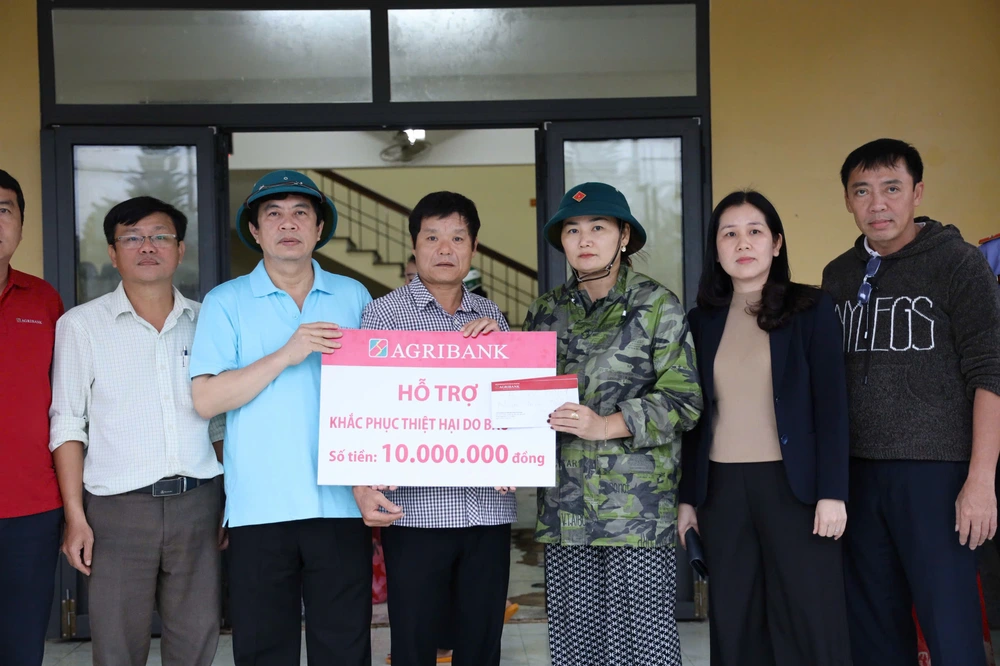 Ngay trong tâm lũ, Agribank hỗ trợ khẩn cấp 11 tỷ đồng các tỉnh Nam Trung Bộ và Tây Nguyên - Ảnh 3.