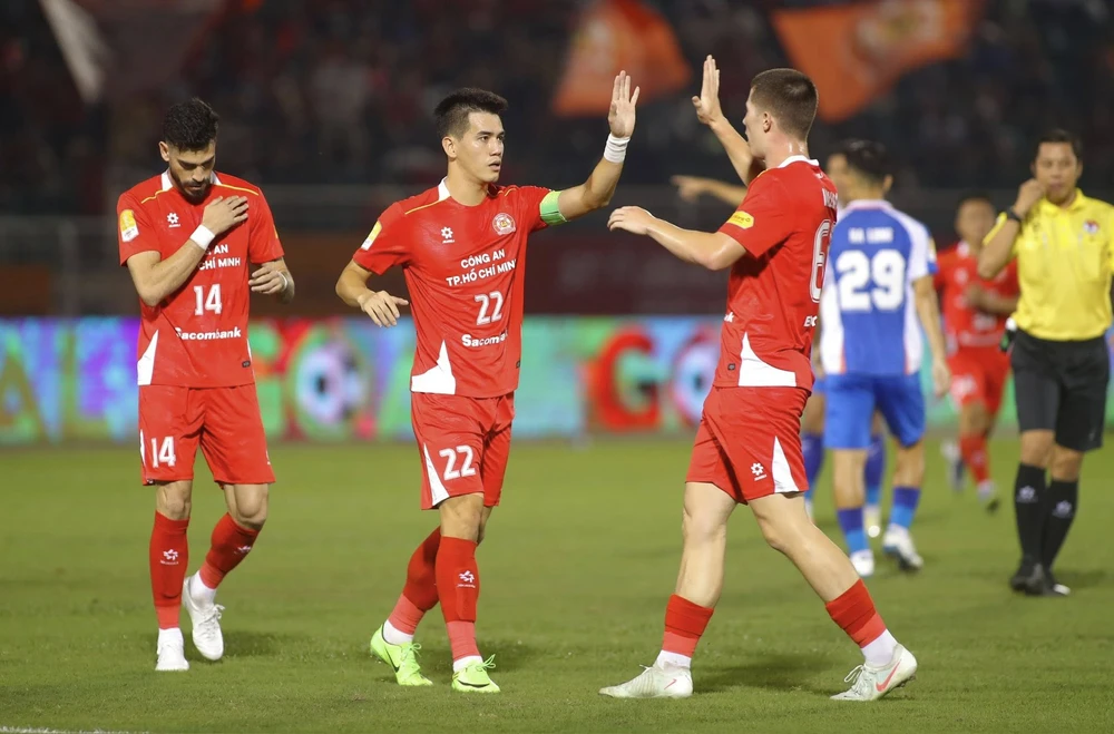 CLB Công an TP.HCM đã giành quyền vào tứ kết cúp QG sau chiến thắng 3-0 đầy thuyết phục trước CLB TP HCM trên sân Thống Nhất. Ảnh: Fanpage Công An TPHCM