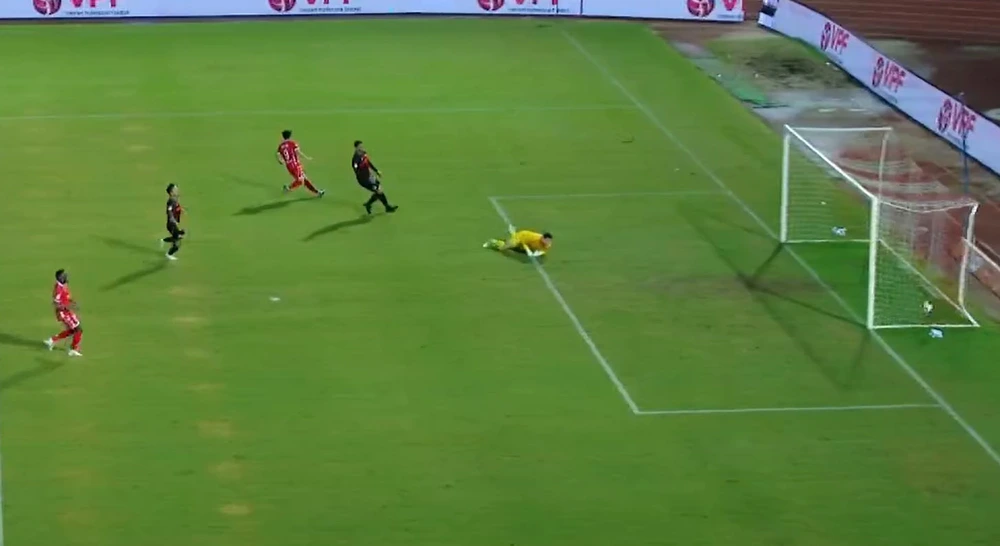 Ngược dòng ngoạn mục tại Lạch Tray, Ninh Bình nối dài kỷ lục châu Á - Ảnh 1.