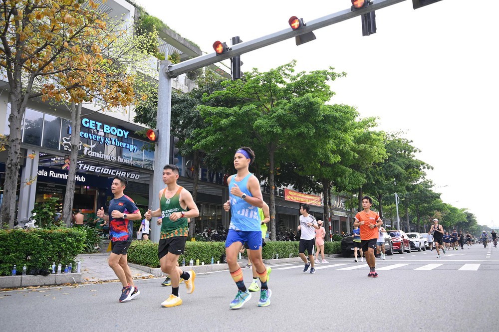 Giải chạy đông kỷ lục: Vì sao thử thách khắc nghiệt lại khiến hàng nghìn người… nghiện? - Ảnh 1.