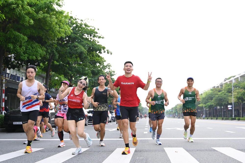 Giải chạy đông kỷ lục: Vì sao thử thách khắc nghiệt lại khiến hàng nghìn người… nghiện? - Ảnh 2.