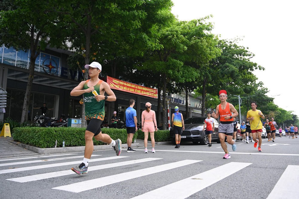Giải chạy đông kỷ lục: Vì sao thử thách khắc nghiệt lại khiến hàng nghìn người… nghiện? - Ảnh 4.