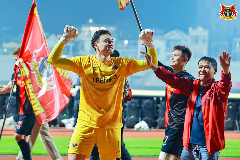 Tin nóng bóng đá Việt hôm nay 24/11: CAHN ‘nhả quân’ cho đội U22 Việt Nam; CLB Ninh Bình chia tay năm 2025 với kỷ lục bất bại - Ảnh 2. Tin nóng bóng đá Việt hôm nay 24/11: CAHN ‘nhả quân’ cho đội U22 Việt Nam; CLB Ninh Bình chia tay năm 2025 với kỷ lục bất bại - Ảnh 2.