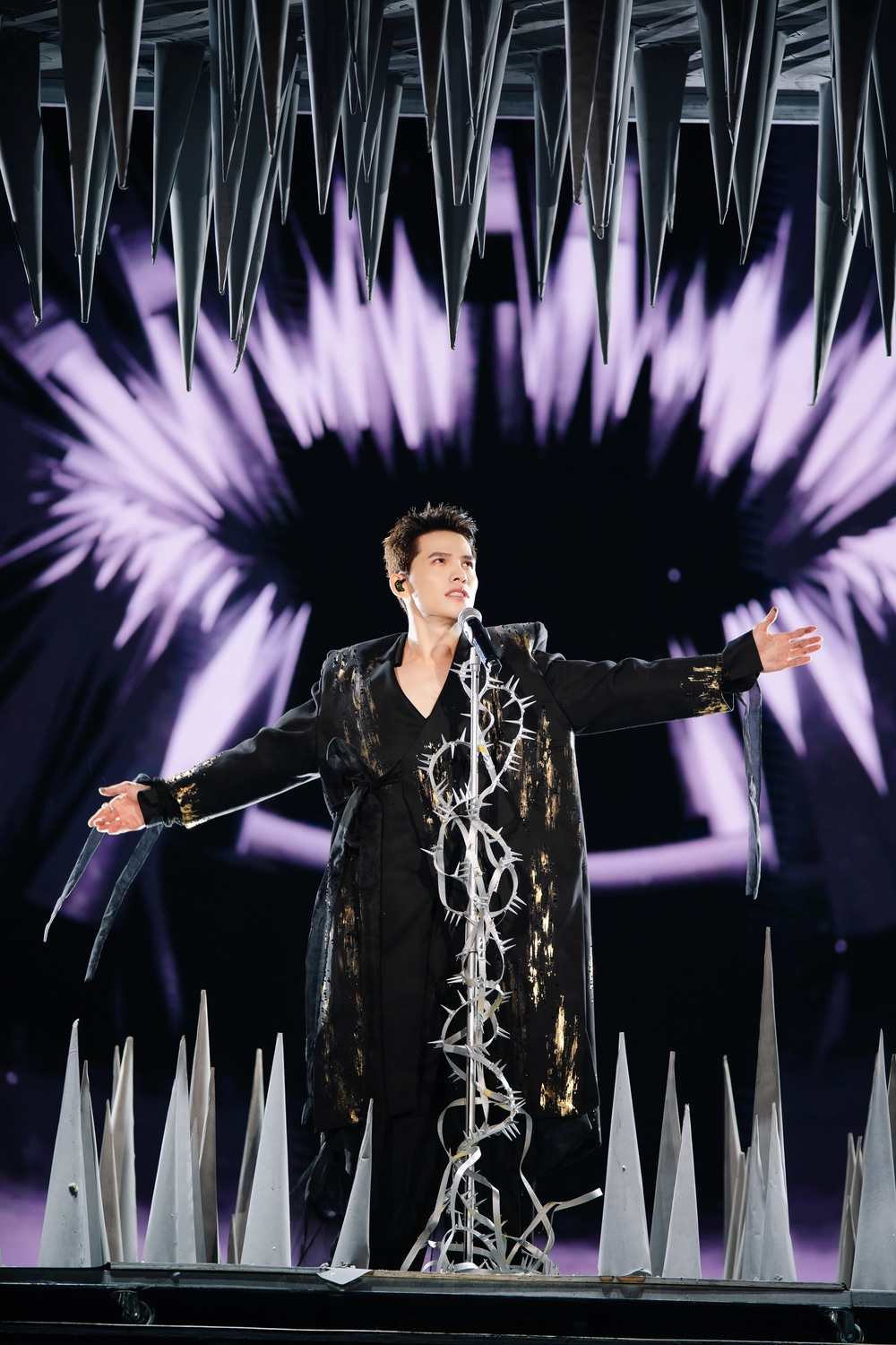 Live Concert SKYNOTE 2025 của Quốc Thiên quy tụ hơn 10.000 khán giả - Ảnh 5.