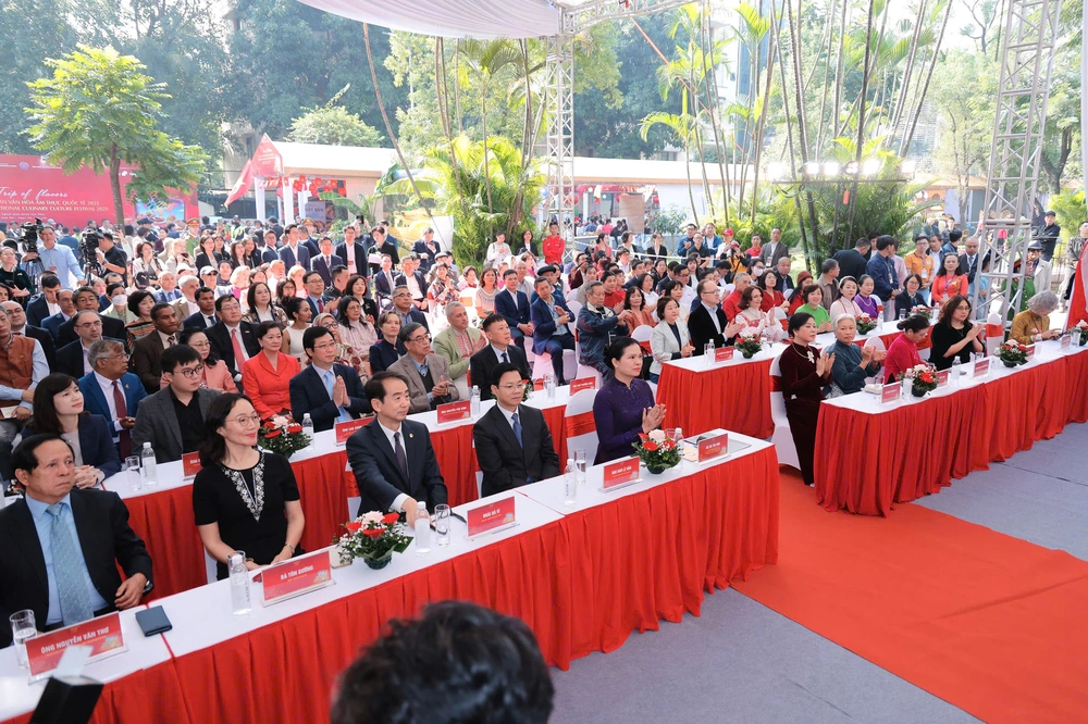 Liên hoan Văn hoá Ẩm thực Quốc tế 2025 quyên góp toàn bộ doanh thu hỗ trợ đồng bào vùng lũ - Ảnh 2.