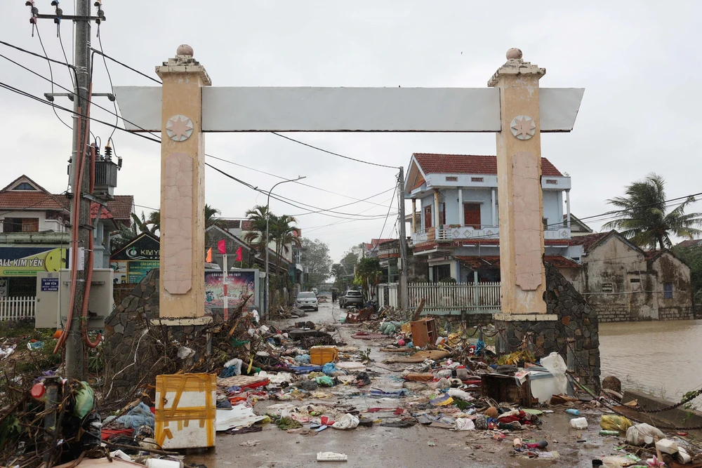 Đắk Lắk bước vào giai đoạn &quot;nước lũ rút đến đâu, khắc phục đến đó&quot; - Ảnh 1.