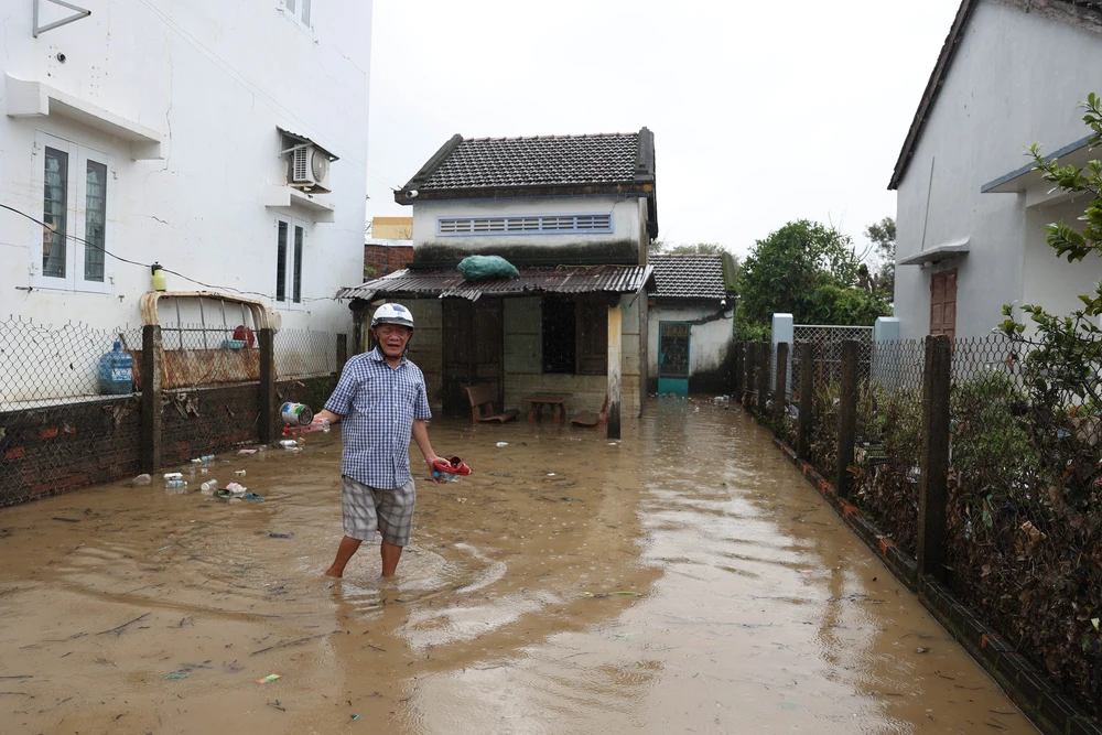 Đắk Lắk bước vào giai đoạn &quot;nước lũ rút đến đâu, khắc phục đến đó&quot; - Ảnh 2.