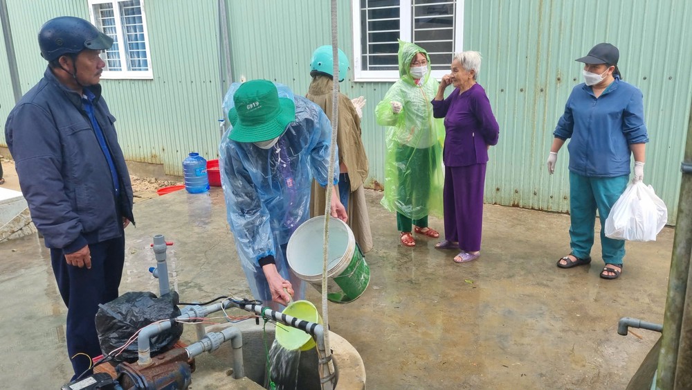 Gia Lai xử lý môi trường, phòng chống dịch bệnh ngay khi nước lũ rút - Ảnh 1.