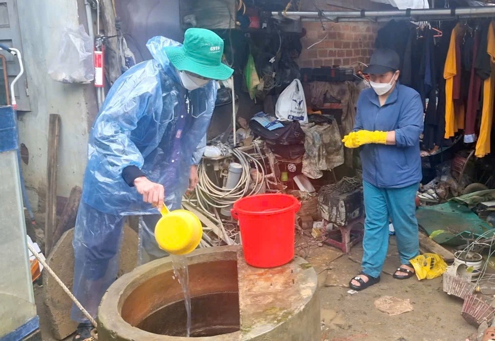 Gia Lai xử lý môi trường, phòng chống dịch bệnh ngay khi nước lũ rút - Ảnh 4.