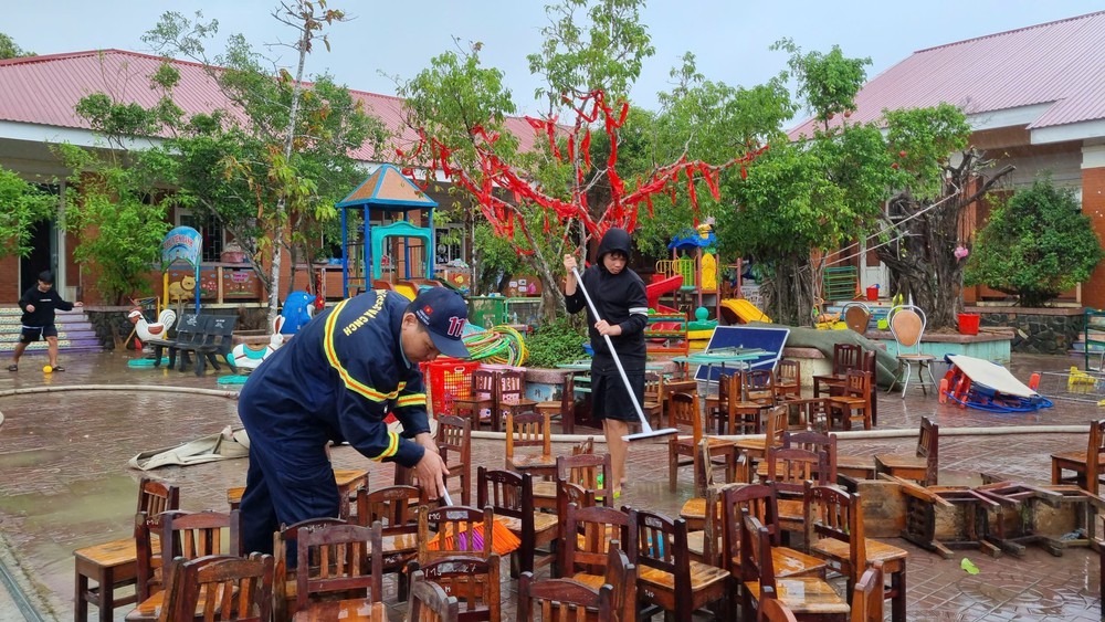 Gia Lai xử lý môi trường, phòng chống dịch bệnh ngay khi nước lũ rút - Ảnh 6.