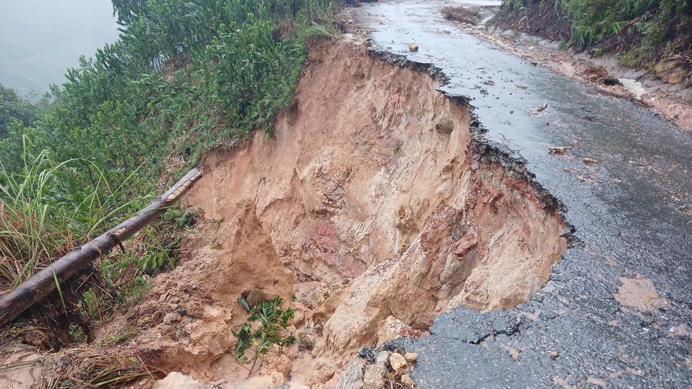 Nguy cơ lũ quét, sạt lở đất tại Gia Lai, Đắk Lắk; dự báo mưa lớn ở Trung Bộ giảm từ chiều và đêm 25/11 - Ảnh 1. Nguy cơ lũ quét, sạt lở đất tại Gia Lai, Đắk Lắk; dự báo mưa lớn ở Trung Bộ giảm từ chiều và đêm 25/11 - Ảnh 1.