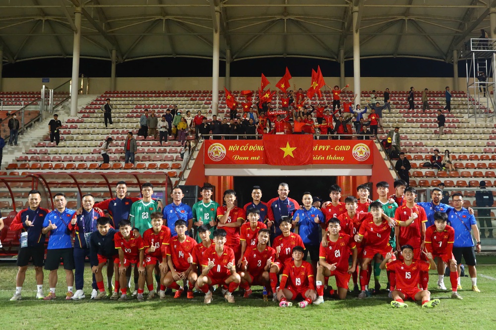 Bảng xếp hạng vòng loại U17 châu Á 2026: Việt Nam chiếm ngôi đầu của Malaysia - Ảnh 2.