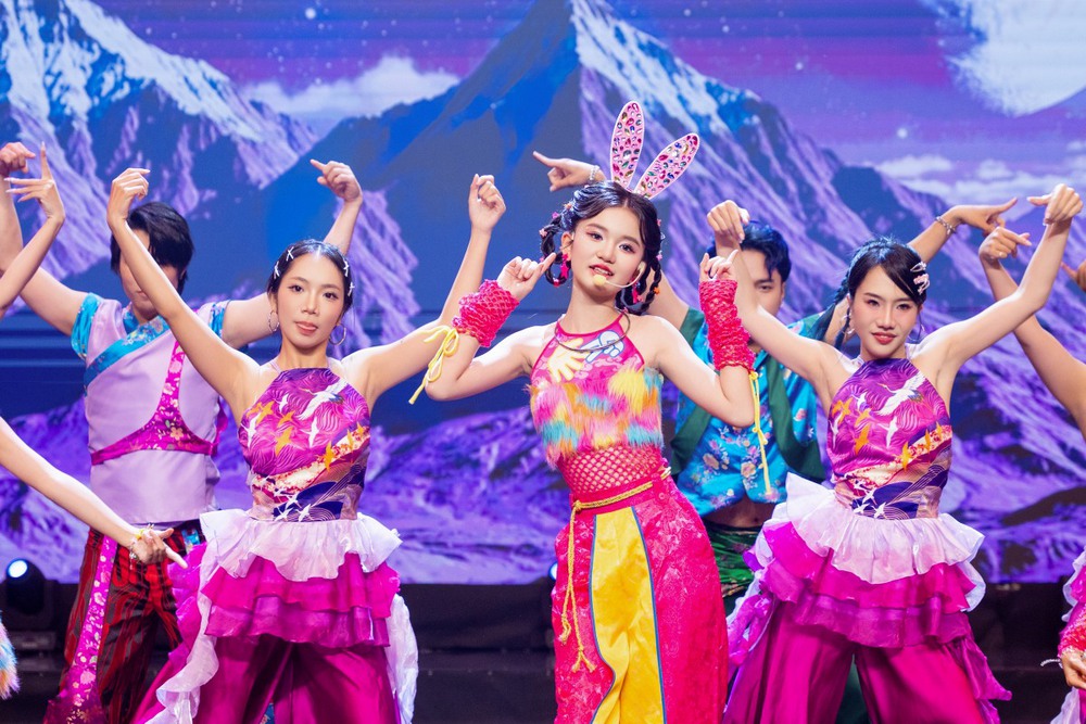 Nguyễn Ngọc Kim Cương bùng nổ với MV đầu tay “Oẳn tù tì” - Ảnh 2. Nguyễn Ngọc Kim Cương bùng nổ với MV đầu tay “Oẳn tù tì” - Ảnh 2.