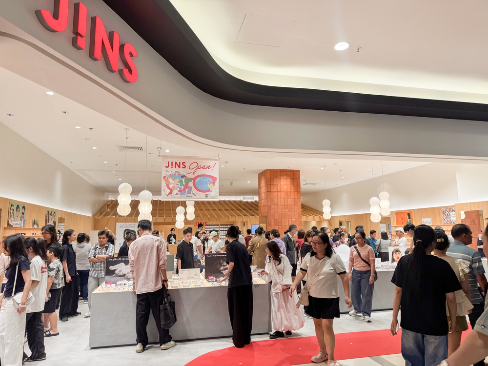 JINS khai trương 2 cửa hàng mới sau khi “cập bến” thành công thị trường Việt Nam - Ảnh 2. JINS khai trương 2 cửa hàng mới sau khi “cập bến” thành công thị trường Việt Nam - Ảnh 2.