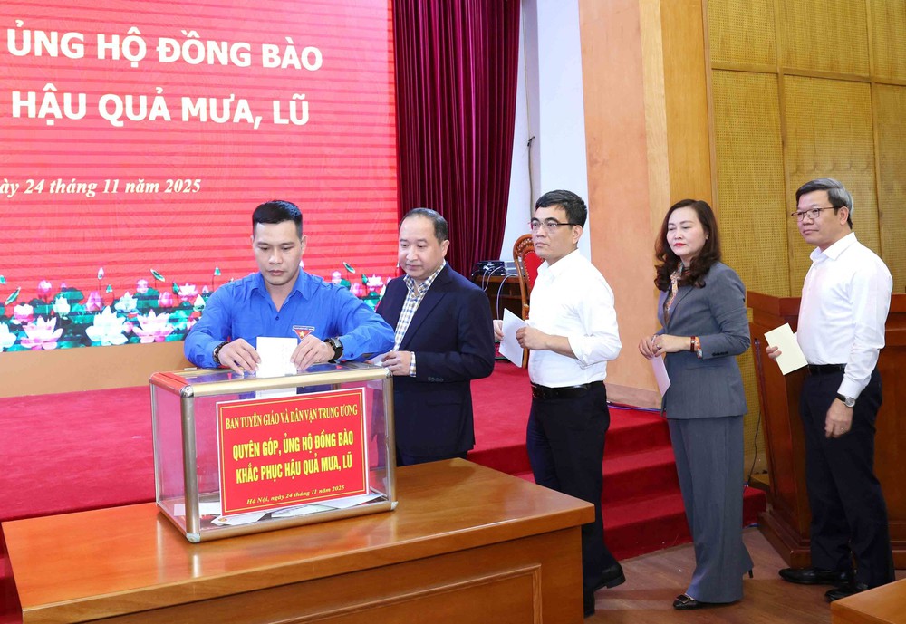 Ban Tuyên giáo và Dân vận Trung ương, Ban Nội chính Trung ương ủng hộ đồng bào miền Trung - Tây Nguyên khắc phục hậu quả bão lũ - Ảnh 4. Ban Tuyên giáo và Dân vận Trung ương, Ban Nội chính Trung ương ủng hộ đồng bào miền Trung - Tây Nguyên khắc phục hậu quả bão lũ - Ảnh 4.