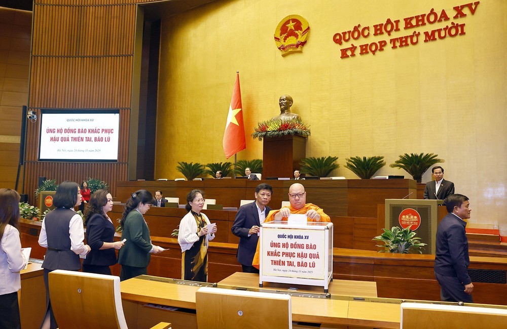 Đại biểu Quốc hội quyên góp ủng hộ đồng bào khắc phục hậu quả thiên tai, bão lũ - Ảnh 9.