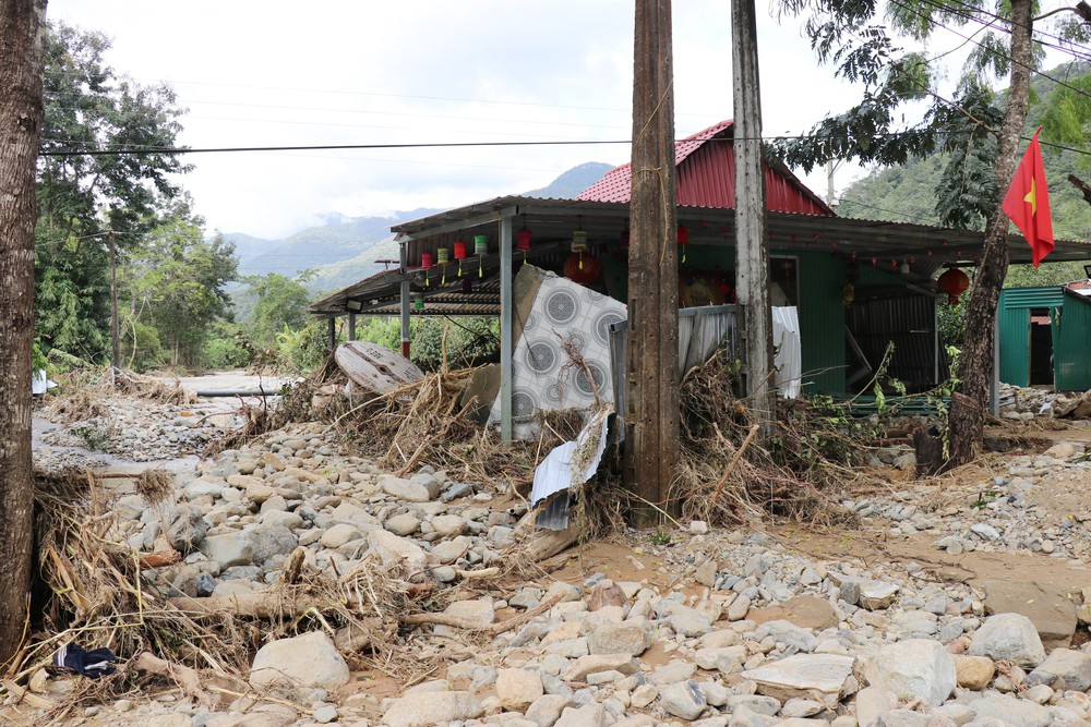 Khánh Hòa công bố tình huống khẩn cấp về thiên tai do mưa lũ kéo dài - Ảnh 1.