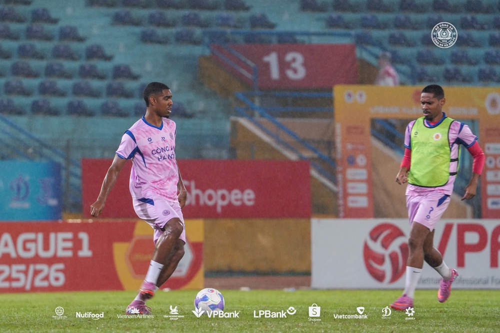 Tin nóng bóng đá Việt hôm nay 26/11: U22 Việt Nam sẽ phải đổi sân đá SEA Games 33; CLB CAHN mất tiền đạo chủ lực tại AFC Champions League Two - Ảnh 2. Tin nóng bóng đá Việt hôm nay 26/11: U22 Việt Nam sẽ phải đổi sân đá SEA Games 33; CLB CAHN mất tiền đạo chủ lực tại AFC Champions League Two - Ảnh 2.