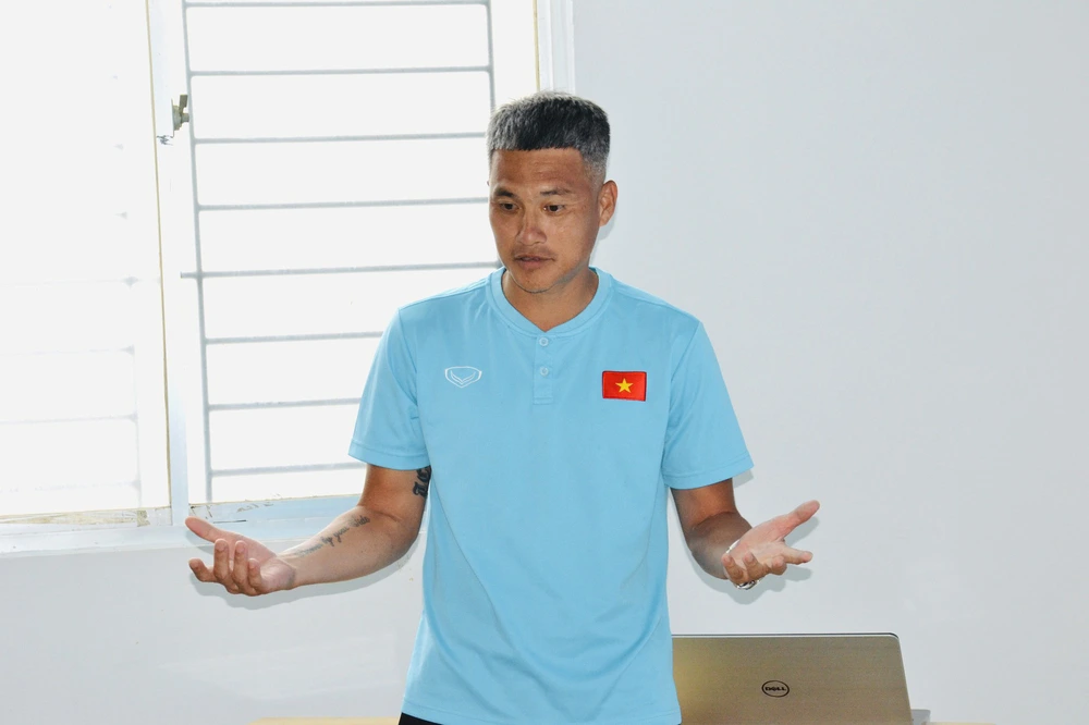 Tá hoả với hình ảnh mới nhất của Công Vinh, không ai nhận ra - Ảnh 1. Tá hoả với hình ảnh mới nhất của Công Vinh, không ai nhận ra - Ảnh 1.