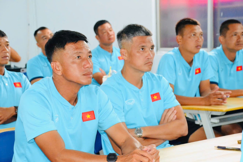 Tá hoả với hình ảnh mới nhất của Công Vinh, không ai nhận ra - Ảnh 2. Tá hoả với hình ảnh mới nhất của Công Vinh, không ai nhận ra - Ảnh 2.