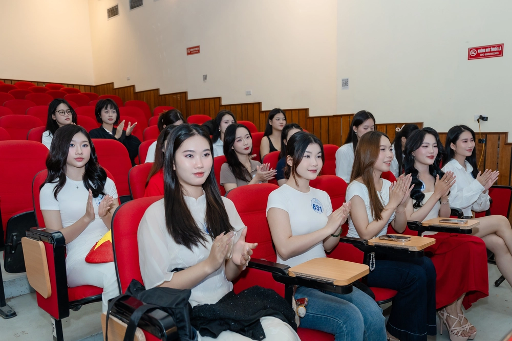 Hoa hậu Sinh viên Hoà bình Việt Nam 2025 khẳng định không đặt nặng tính thương mại - Ảnh 1. Hoa hậu Sinh viên Hoà bình Việt Nam 2025 khẳng định không đặt nặng tính thương mại - Ảnh 1.