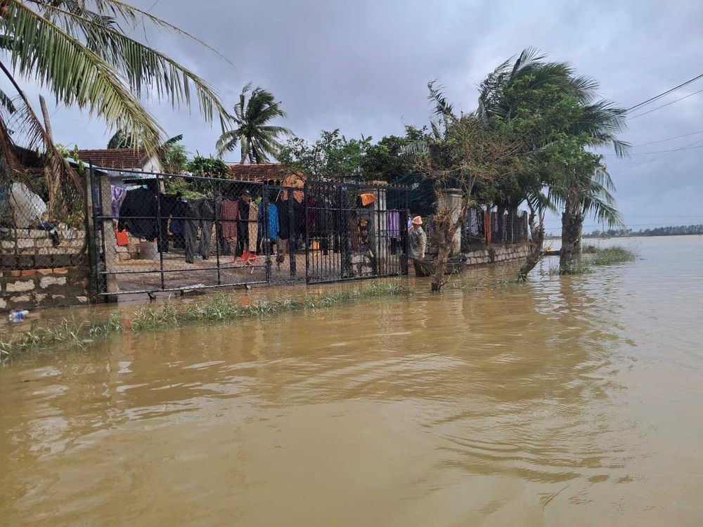 Đắk Lắk: Nhiều khu dân cư vẫn còn bị cô lập, khó tiếp cận - Ảnh 2. Đắk Lắk: Nhiều khu dân cư vẫn còn bị cô lập, khó tiếp cận - Ảnh 2.
