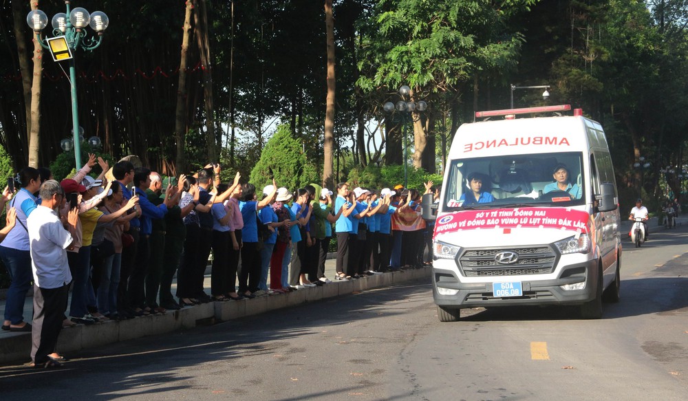 Gần 300 y bác sĩ, cán bộ Đồng Nai lên đường hỗ trợ đồng bào Đắk Lắk khắc phục hậu quả thiên tai - Ảnh 7. Gần 300 y bác sĩ, cán bộ Đồng Nai lên đường hỗ trợ đồng bào Đắk Lắk khắc phục hậu quả thiên tai - Ảnh 7.