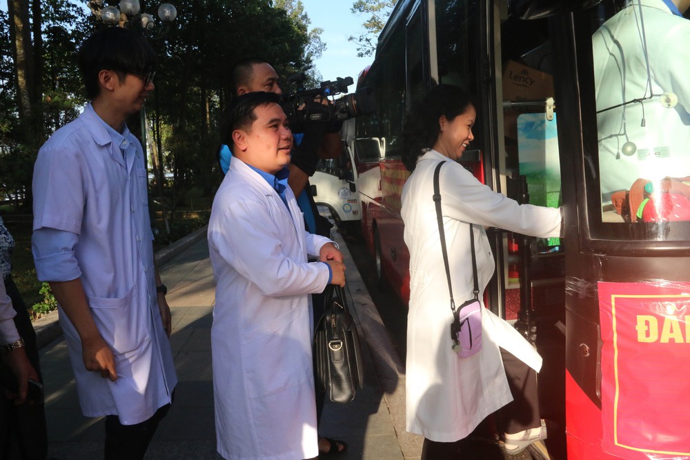 Gần 300 y bác sĩ, cán bộ Đồng Nai lên đường hỗ trợ đồng bào Đắk Lắk khắc phục hậu quả thiên tai - Ảnh 6. Gần 300 y bác sĩ, cán bộ Đồng Nai lên đường hỗ trợ đồng bào Đắk Lắk khắc phục hậu quả thiên tai - Ảnh 6.