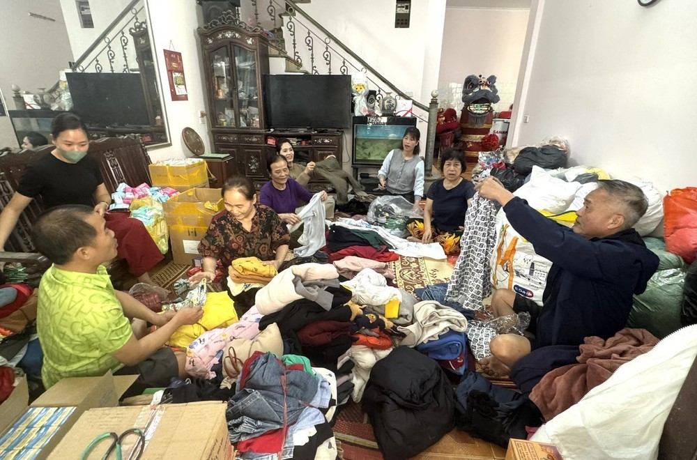 Hà Nội tiếp sức đồng bào các tỉnh miền Trung, Tây Nguyên vượt lũ - Ảnh 3. Hà Nội tiếp sức đồng bào các tỉnh miền Trung, Tây Nguyên vượt lũ - Ảnh 3.