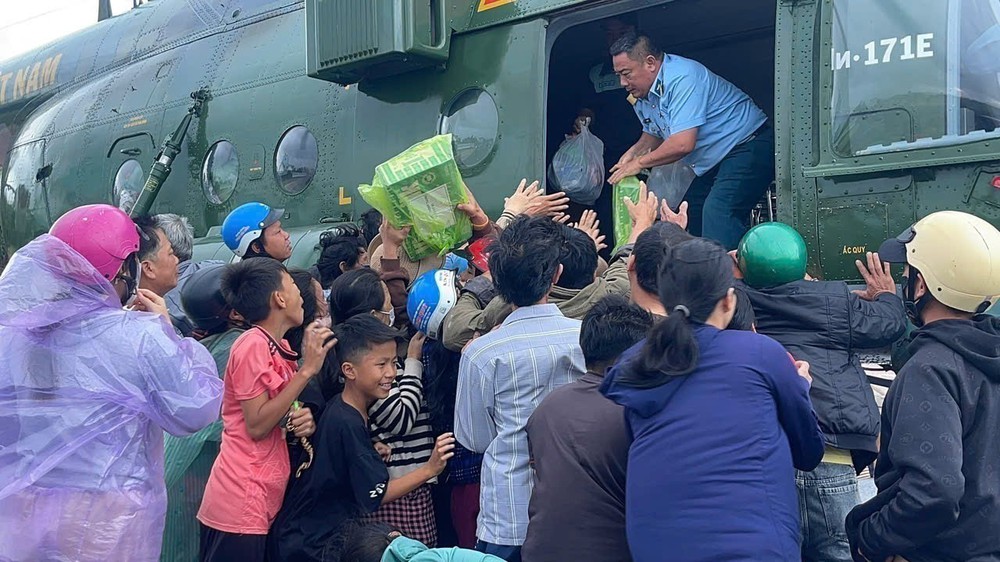 Hơn 2.088 tỷ đồng đăng ký ủng hộ đồng bào vùng lũ qua Ban Vận động cứu trợ Trung ương - Ảnh 2.