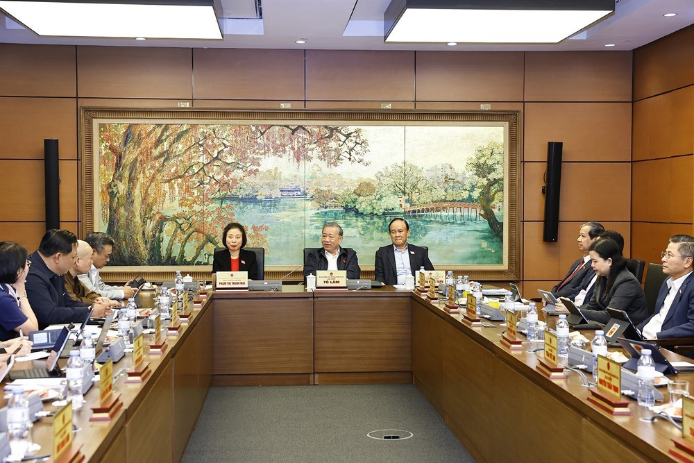 Quốc hội thảo luận ở tổ về 2 Chủ trương đầu tư Chương trình Mục tiêu quốc gia - Ảnh 2.