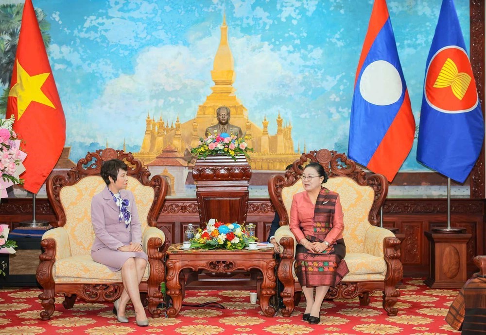 Tổng Giám đốc TTXVN chúc mừng 50 năm Quốc khánh nước Cộng hoà Dân chủ Nhân dân Lào - Ảnh 4.