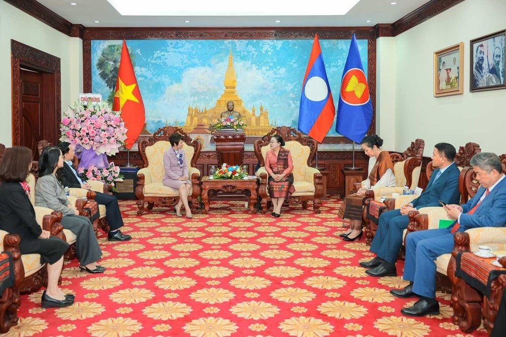 Tổng Giám đốc TTXVN chúc mừng 50 năm Quốc khánh nước Cộng hoà Dân chủ Nhân dân Lào - Ảnh 1.