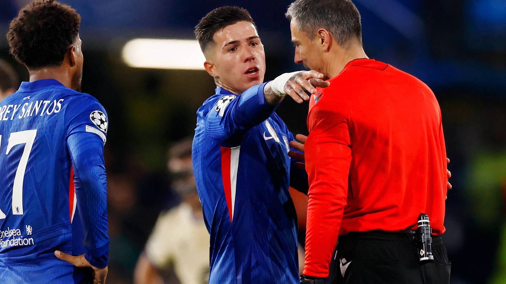 Cựu trọng tài Premier League chỉ ra lý do Chelsea bị từ chối 3 bàn thắng trước Barcelona - Ảnh 2. Cựu trọng tài Premier League chỉ ra lý do Chelsea bị từ chối 3 bàn thắng trước Barcelona - Ảnh 2.