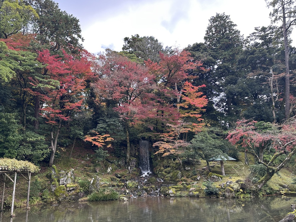 Kenrokuen - Một trong những khu vườn đẹp nhất Nhật Bản vào mùa thu - Ảnh 2.