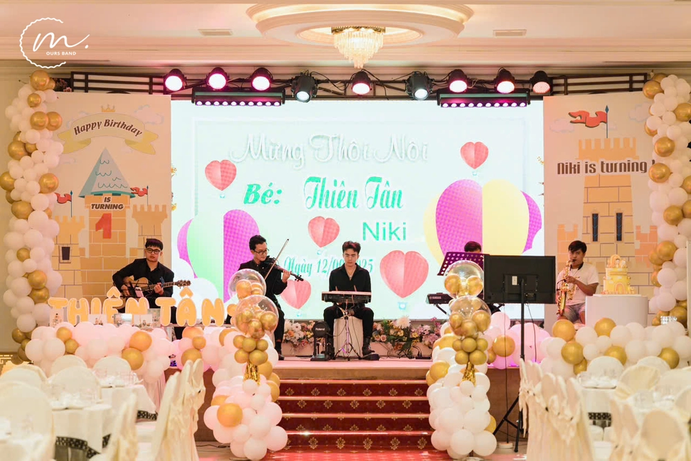 Ours Band – Ban nhạc acoustic trẻ mang đến trải nghiệm nghệ thuật mới cho sự kiện Việt Nam - Ảnh 2. Ours Band – Ban nhạc acoustic trẻ mang đến trải nghiệm nghệ thuật mới cho sự kiện Việt Nam - Ảnh 2.