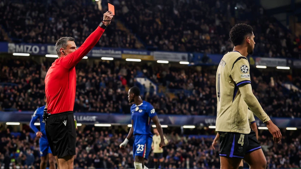 HLV Barcelona đưa ra lời tuyên bố bất ngờ sau thất bại 0-3 trước Chelsea - Ảnh 1. HLV Barcelona đưa ra lời tuyên bố bất ngờ sau thất bại 0-3 trước Chelsea - Ảnh 1.