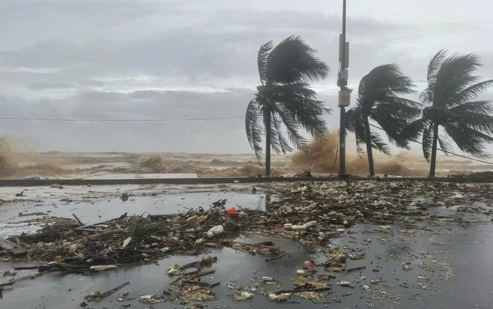 Nguy cơ bão Koto tăng cường độ khi di chuyển ra xa Philippines - Ảnh 1. Nguy cơ bão Koto tăng cường độ khi di chuyển ra xa Philippines - Ảnh 1.