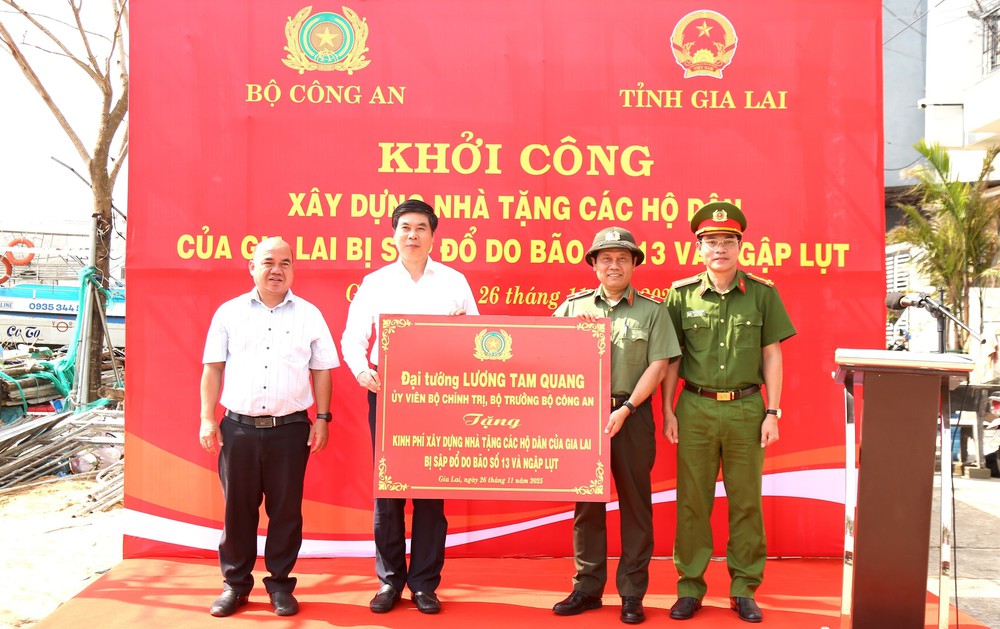 Bộ Công an khởi công xây dựng nhà tặng các hộ dân bị thiệt hại do bão số 13 - Ảnh 3.
