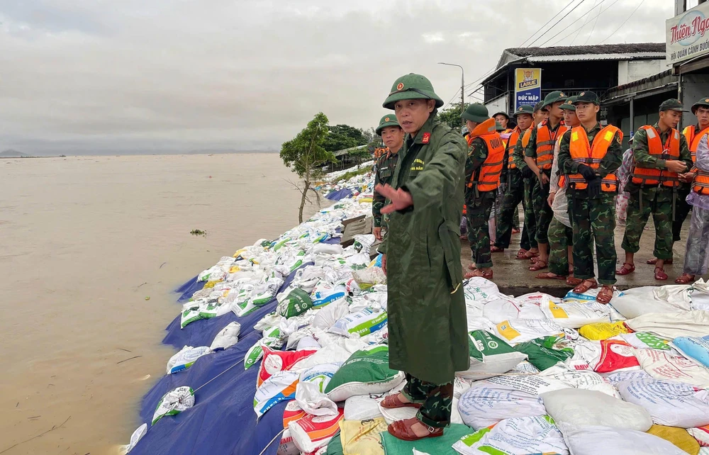 Thủ tướng Chính phủ yêu cầu chủ động ứng phó bão số 15 với tinh thần “đắt lo ế mừng” - Ảnh 1.