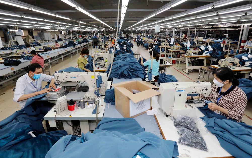 Thủ tướng chỉ đạo khẩn trương triển khai thi đua cao điểm bứt phá hoàn thành thắng lợi nhiệm vụ năm 2025 - Ảnh 1.