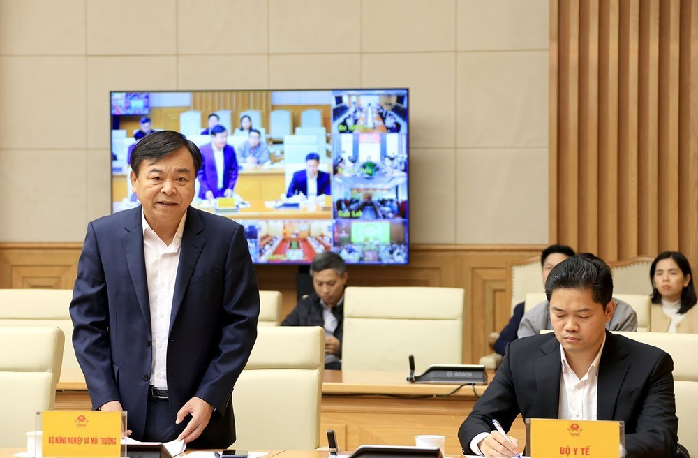 Phó Thủ tướng Trần Hồng Hà: Tập trung khắc phục hậu quả mưa lũ, khẩn trương ứng phó bão số 15 - Ảnh 3.