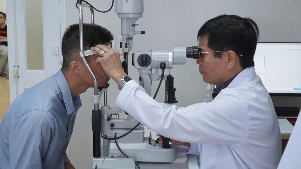 Trì hoãn điều trị đục thủy tinh thể và những nguy cơ tiềm ẩn - Ảnh 1. Trì hoãn điều trị đục thủy tinh thể và những nguy cơ tiềm ẩn - Ảnh 1.