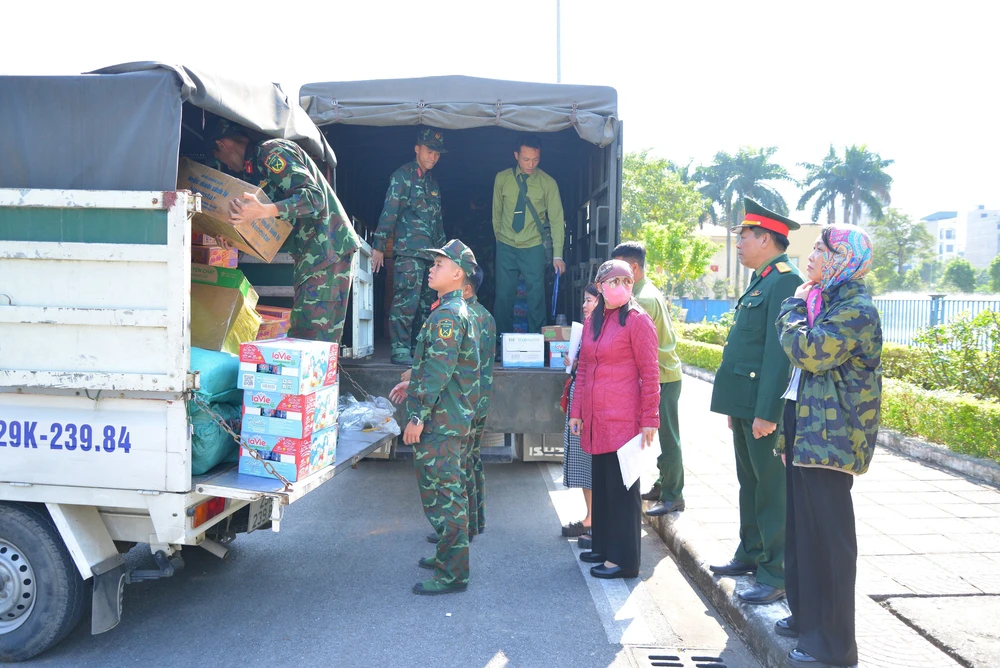 Thủ tướng yêu cầu ứng phó bão số 15 ở mức cao nhất - Ảnh 4. Thủ tướng yêu cầu ứng phó bão số 15 ở mức cao nhất - Ảnh 4.